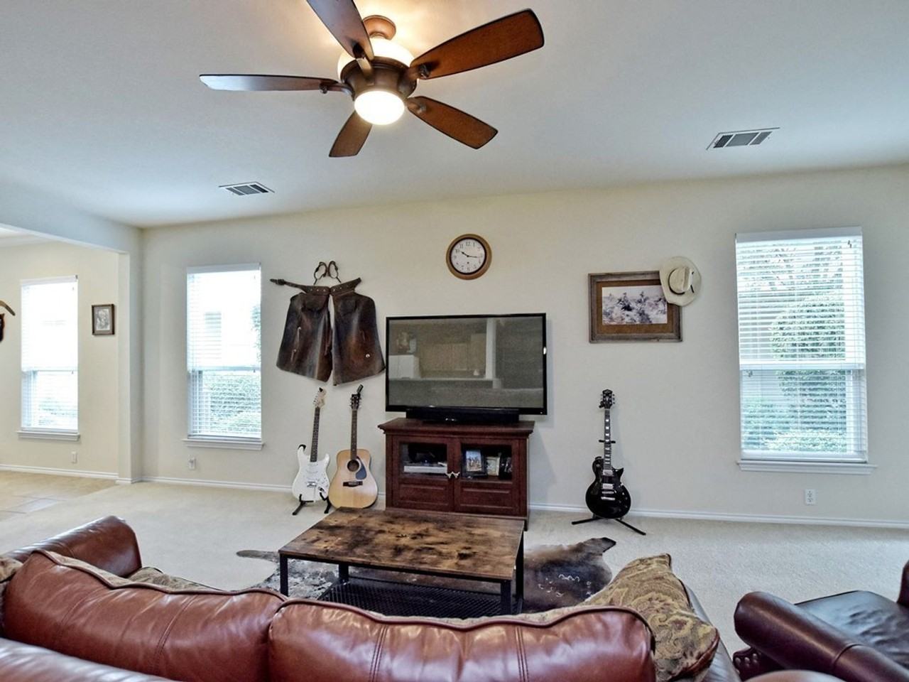 304 Essex Ln - Photo 6 of 29