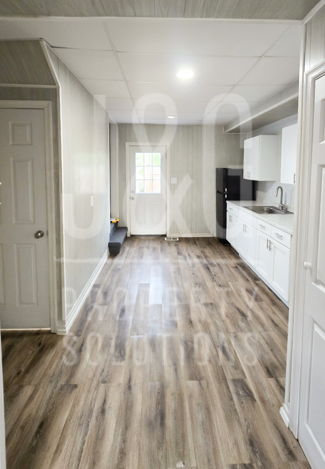 237 S Partridge St - Photo 3 of 10