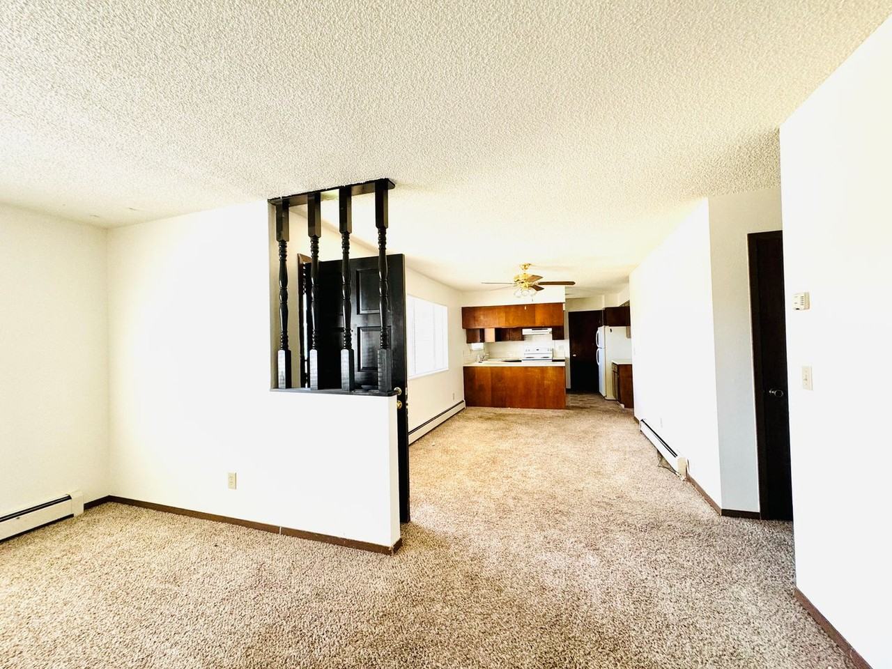 1633 Elizabeth Ct - Photo 2 of 15