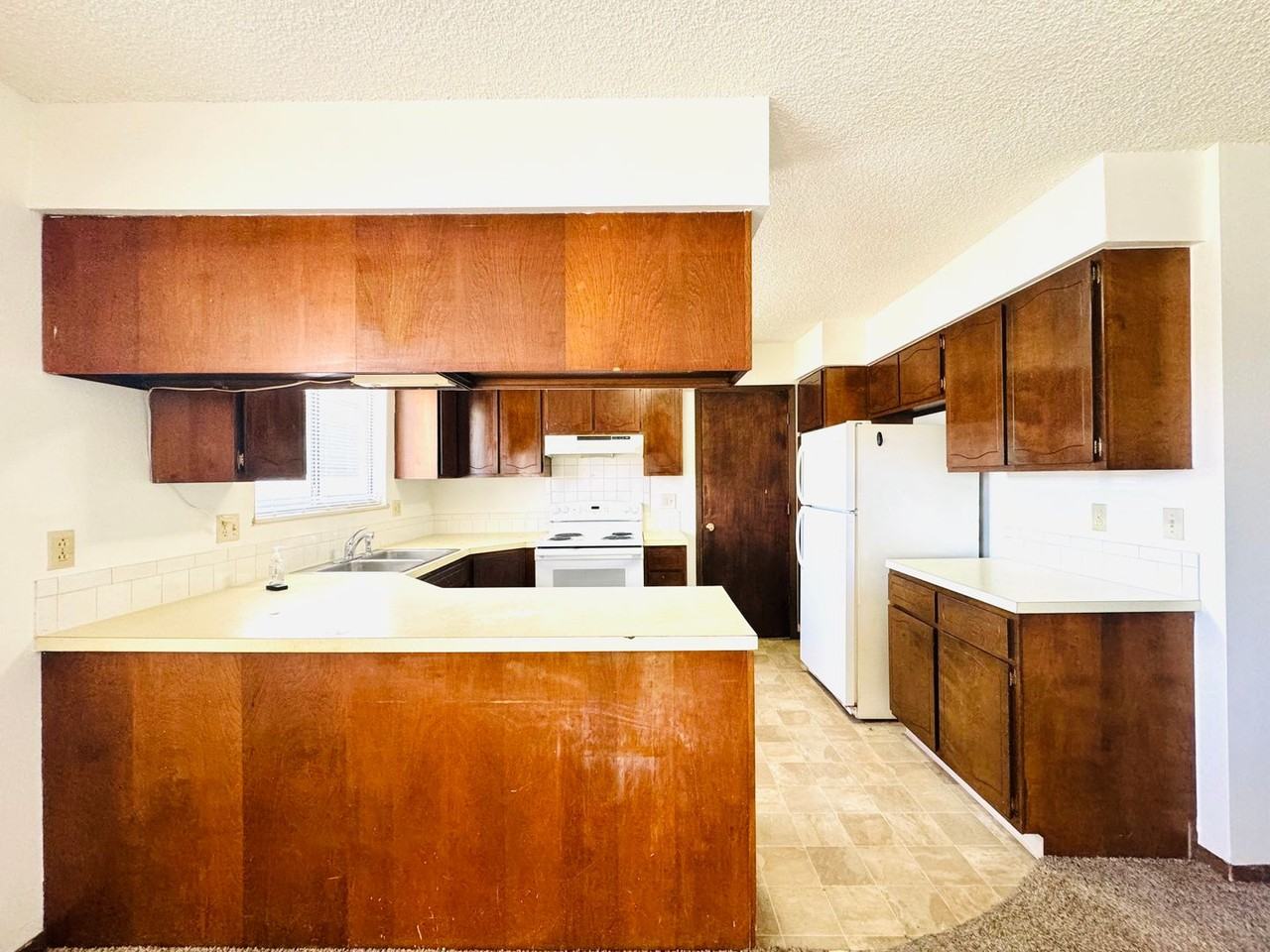 1633 Elizabeth Ct - Photo 4 of 15