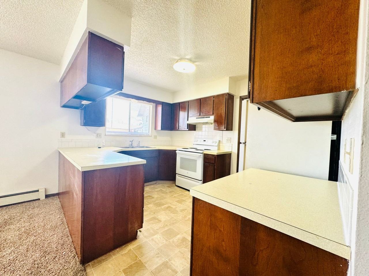 1633 Elizabeth Ct - Photo 5 of 15