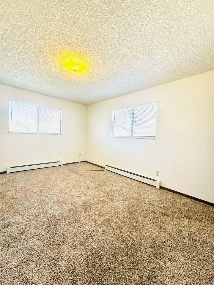 1633 Elizabeth Ct - Photo 7 of 15