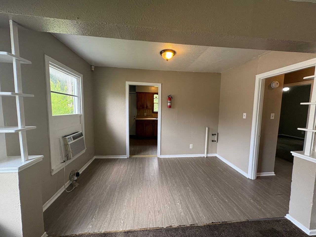 605 W 75th St - Photo 4 of 12