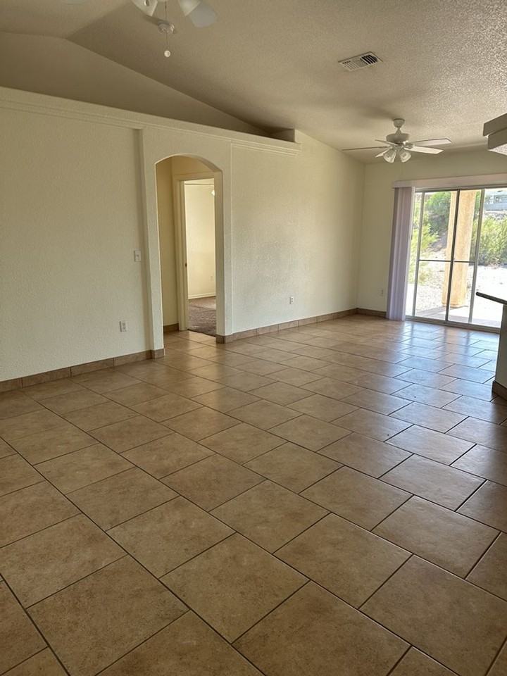 70 Viscount Ln - Photo 4 of 31
