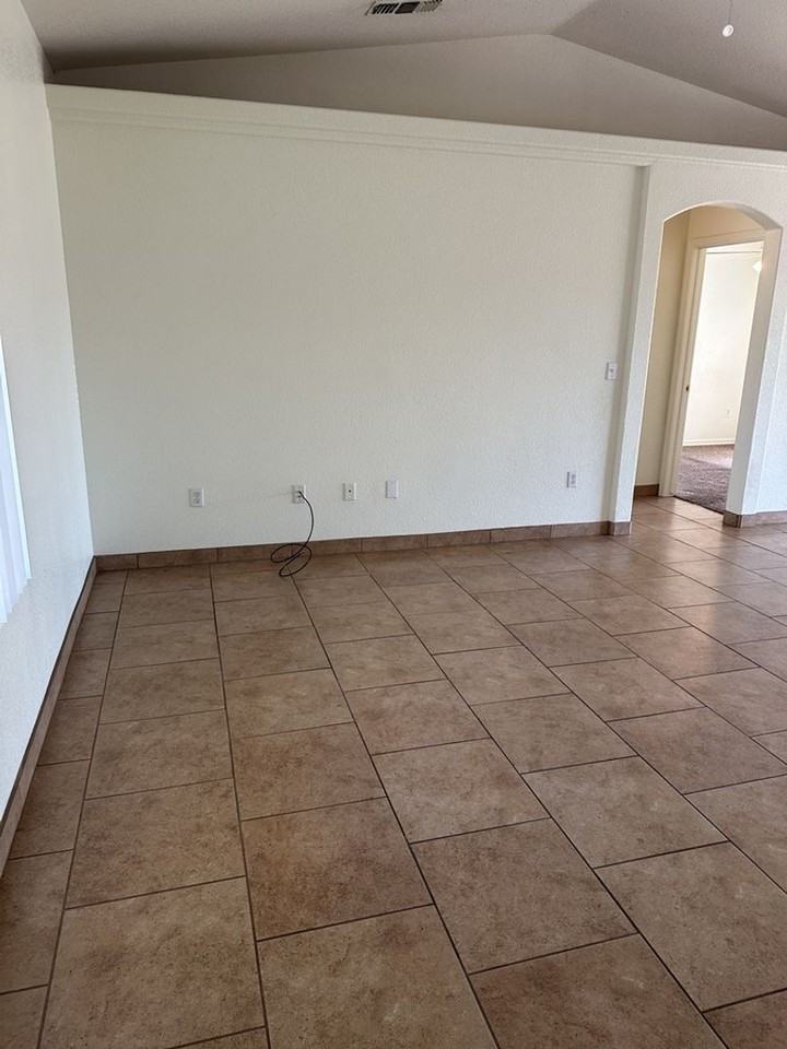 70 Viscount Ln - Photo 5 of 31