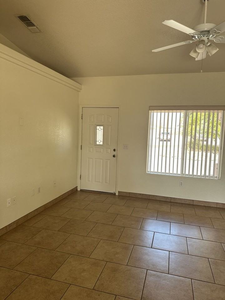 70 Viscount Ln - Photo 6 of 31