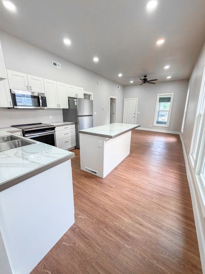125 9th St S - Photo 5 of 14
