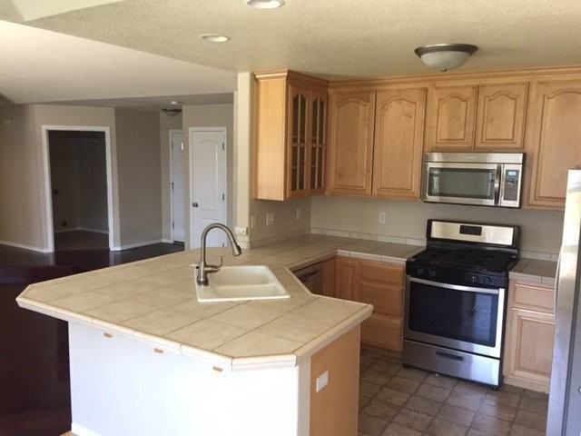 2465 Ne 7th Ln - Photo 6 of 24