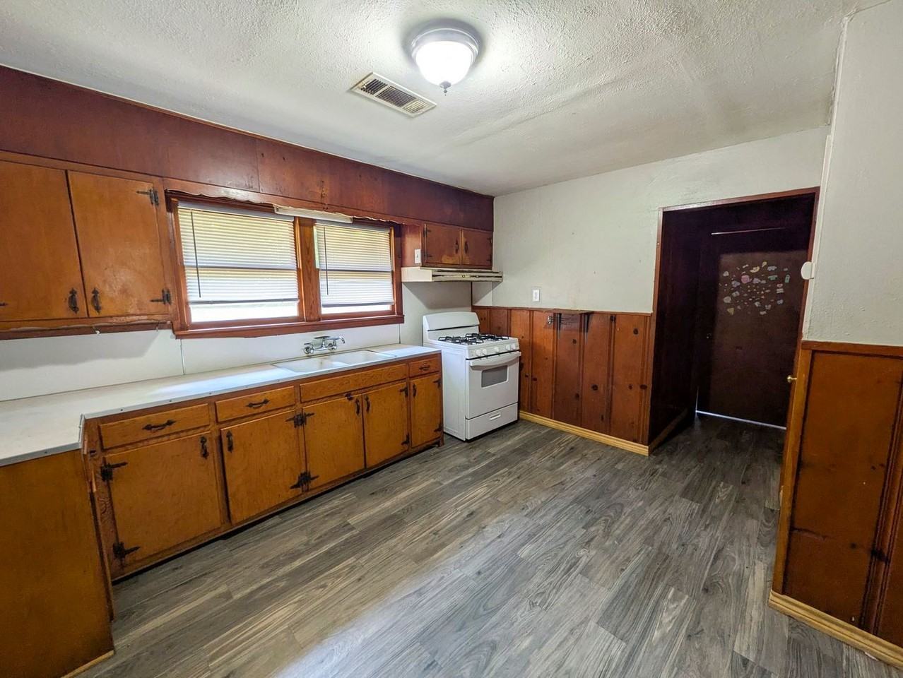 2631 2nd Ave - Photo 5 of 15