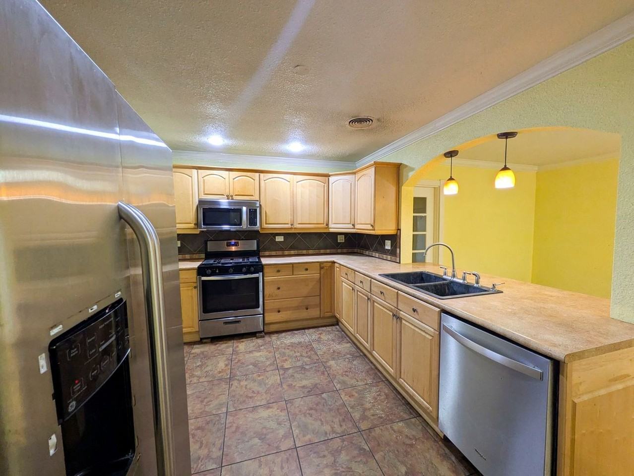 2307 Mckee Dr - Photo 4 of 13