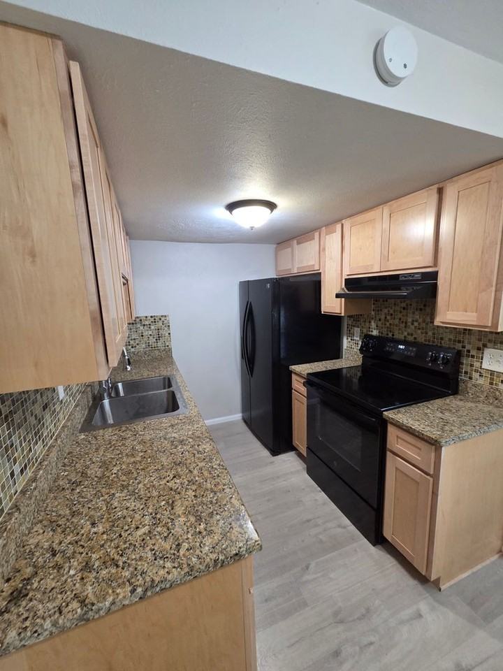 710 W Cleveland Cir - Photo 2 of 27