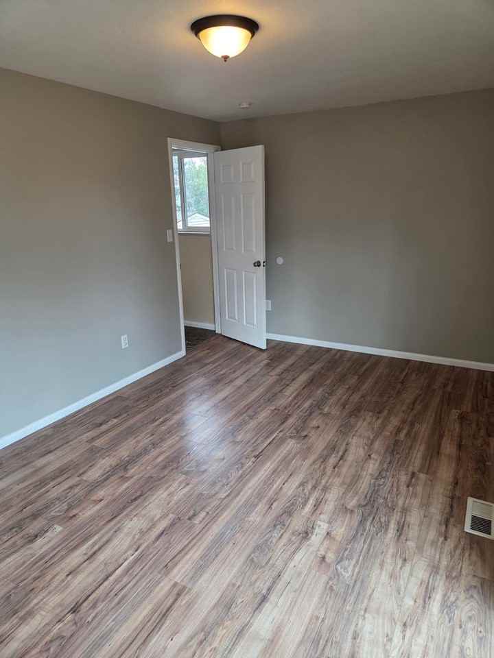 710 W Cleveland Cir - Photo 3 of 27