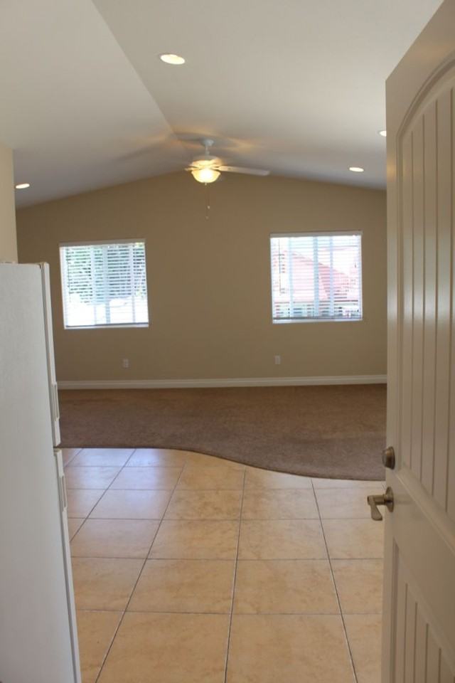 422 N Clementine St - Photo 2 of 10