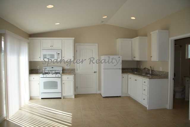 422 N Clementine St - Photo 4 of 10