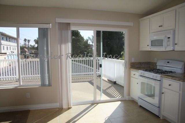 422 N Clementine St - Photo 5 of 10