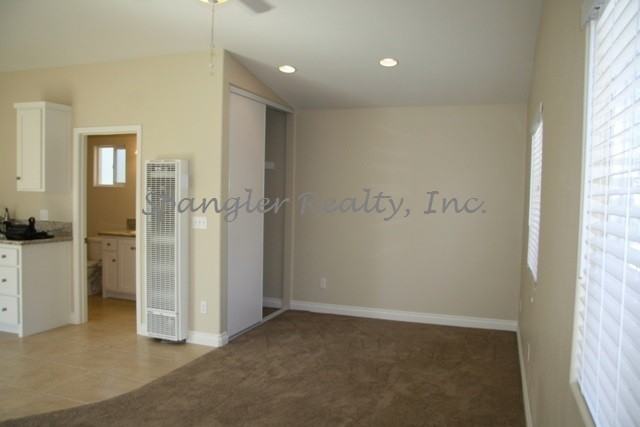 422 N Clementine St - Photo 6 of 10