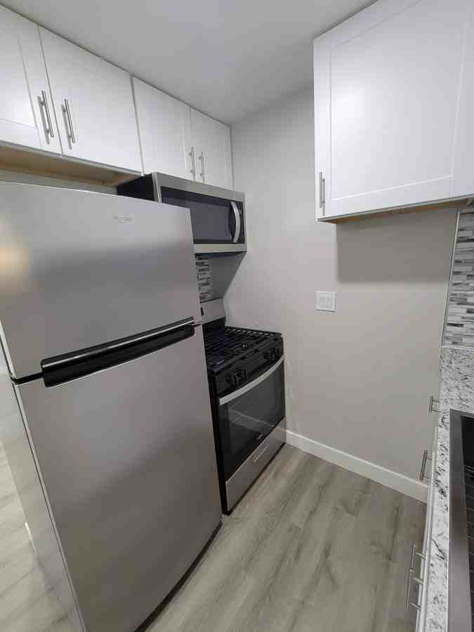 2505 South Denison Avenue #3 - Photo 7 of 9