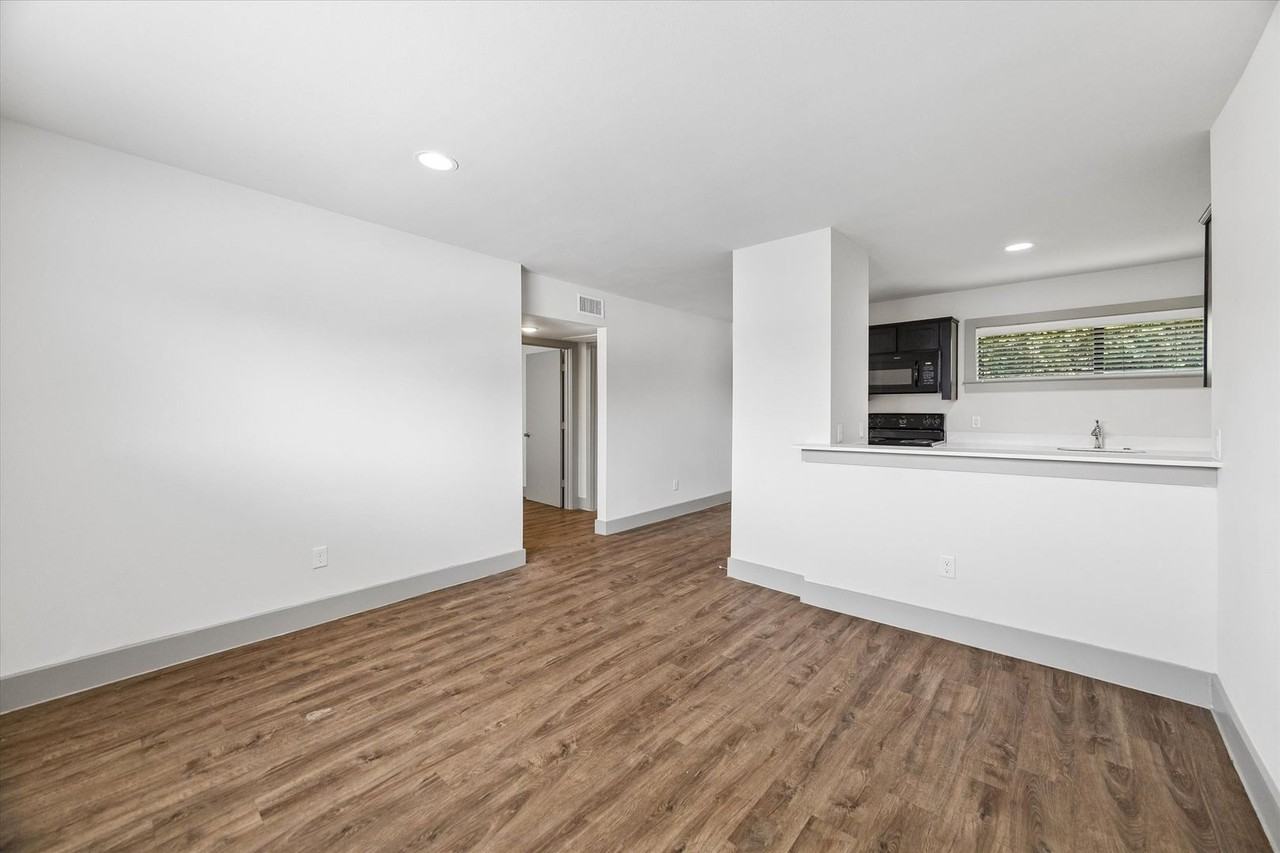 4300 Rosslyn - Photo 5 of 20