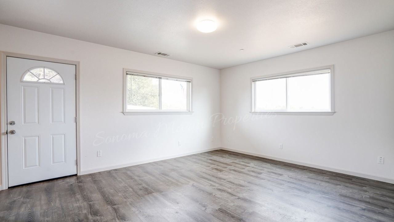 382 Ely Rd N - Photo 4 of 47