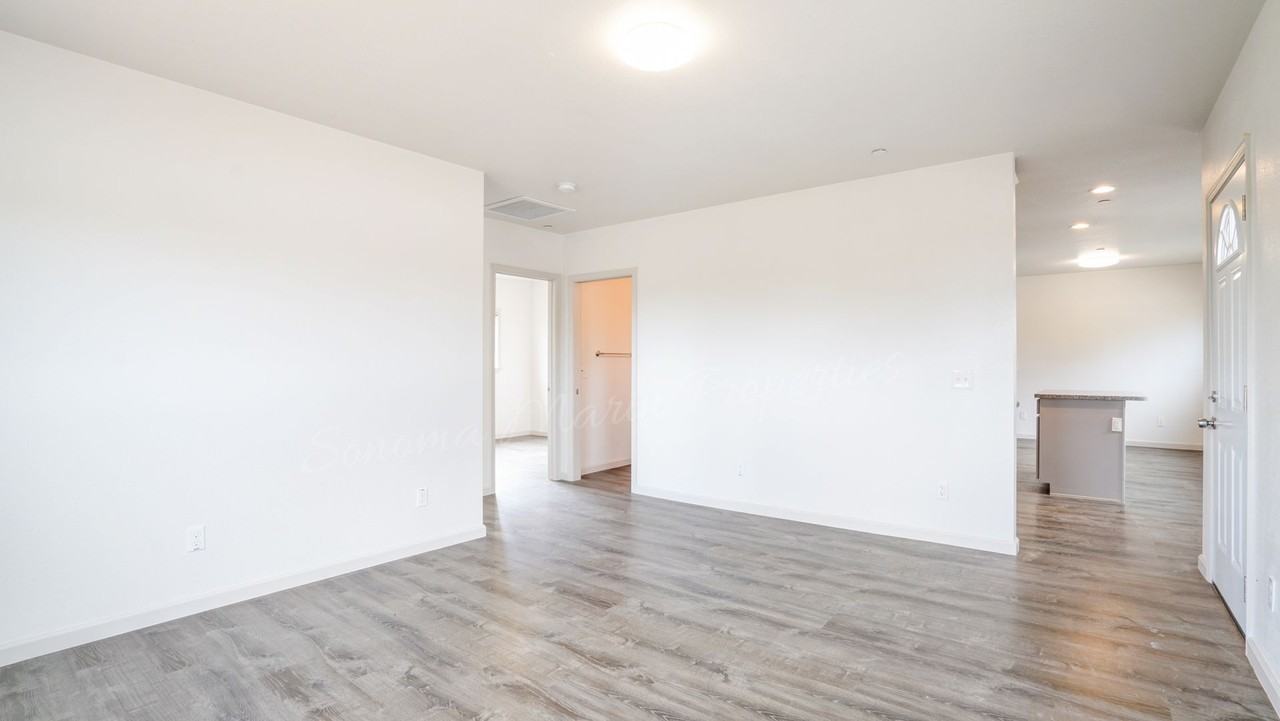 382 Ely Rd N - Photo 5 of 47