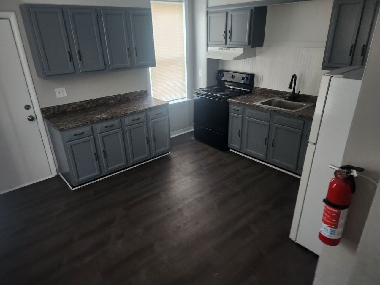101 Stroud St - Photo 4 of 9