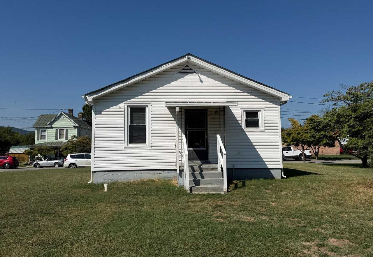 814 Delaware St - Photo 2 of 10