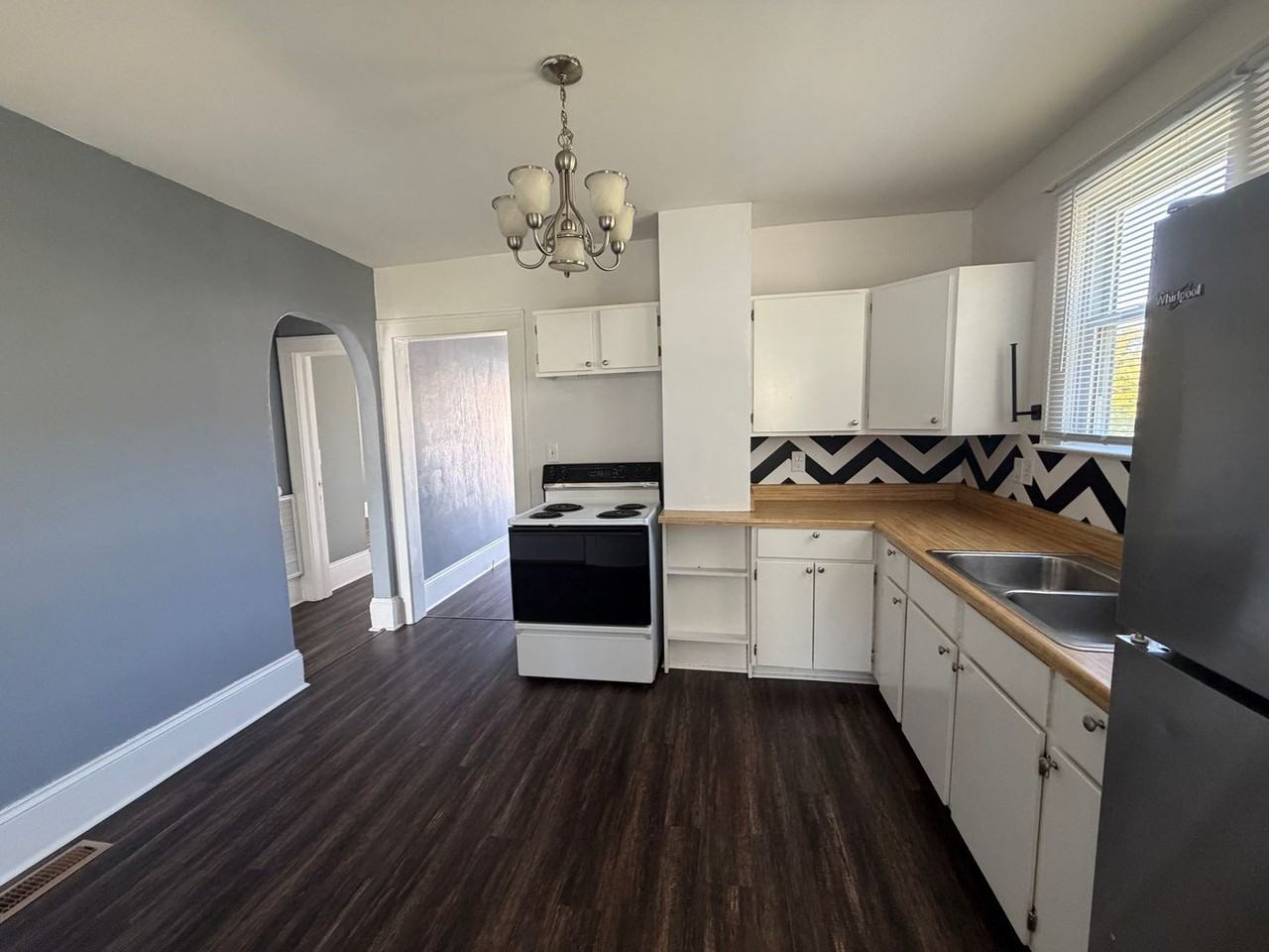 814 Delaware St - Photo 3 of 10