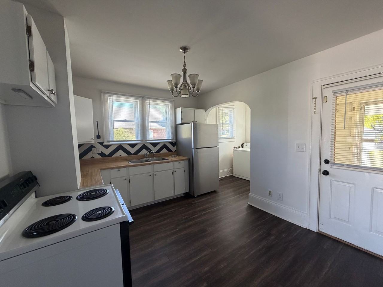 814 Delaware St - Photo 4 of 10
