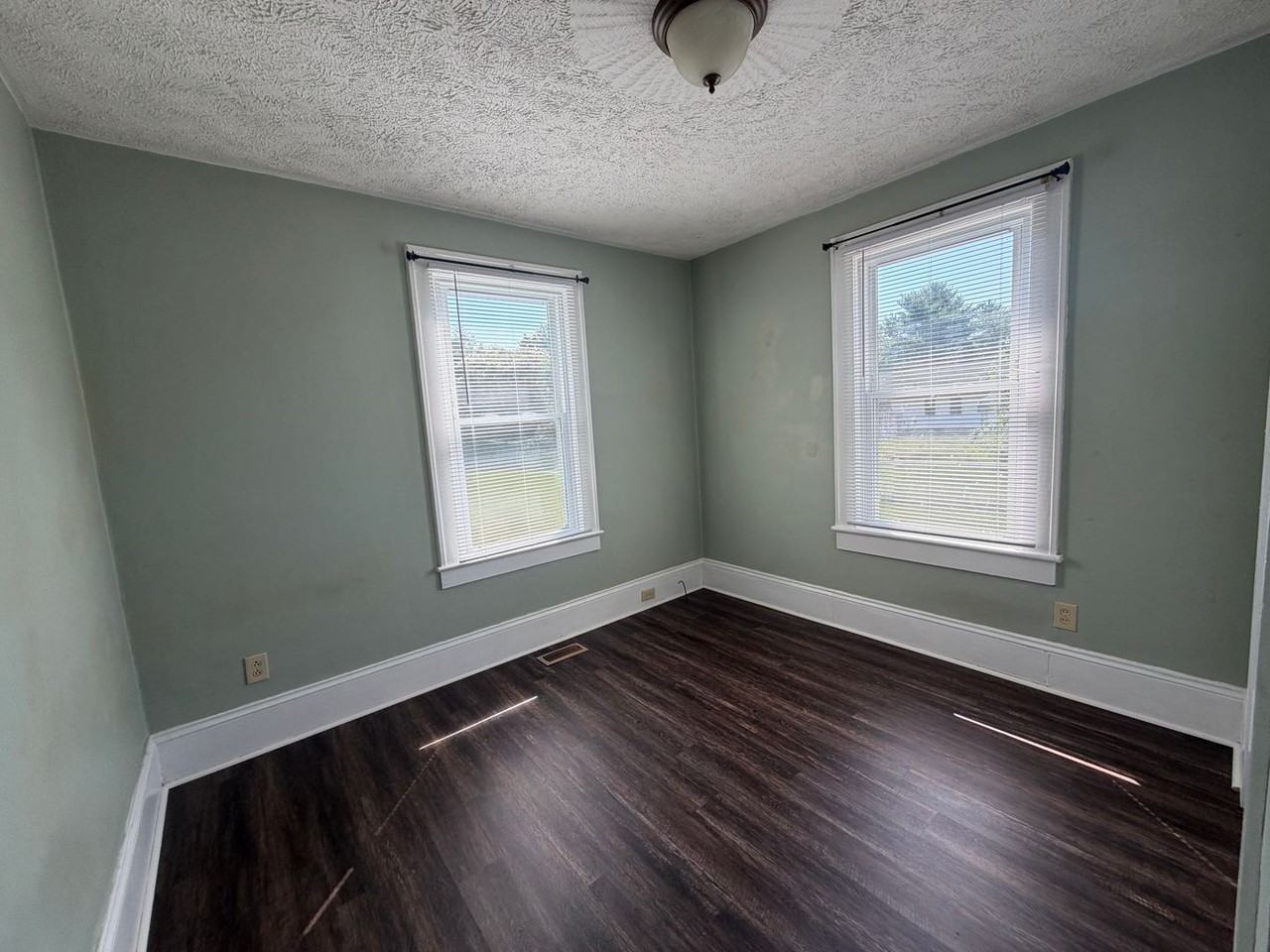 814 Delaware St - Photo 7 of 10