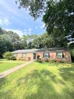 featured image of 1039 Oakmont Cir