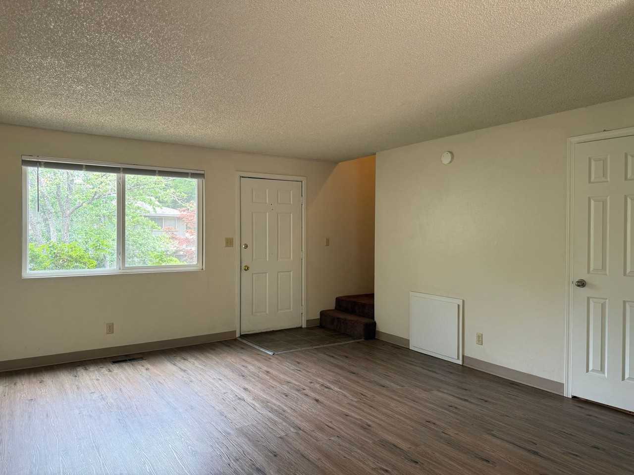 133 Gresham St #B - Photo 7 of 33