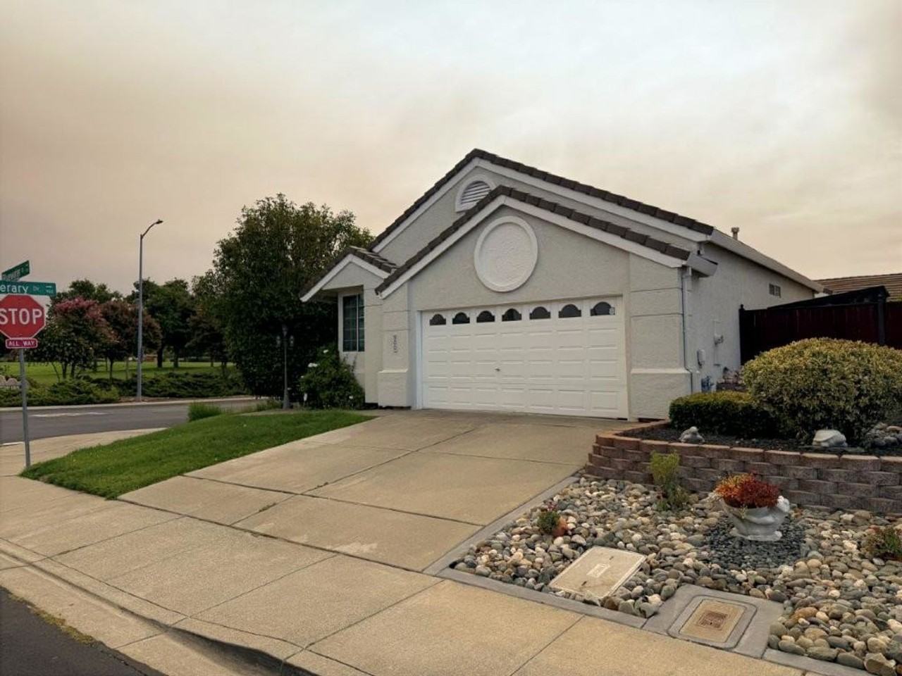 900 Bluewater Dr - Photo 2 of 50