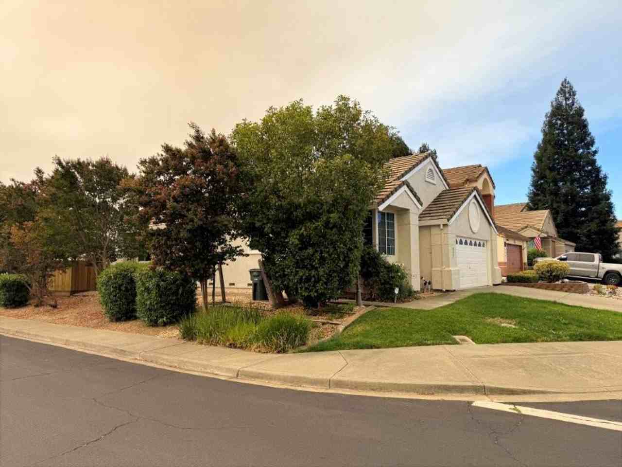 900 Bluewater Dr - Photo 4 of 50