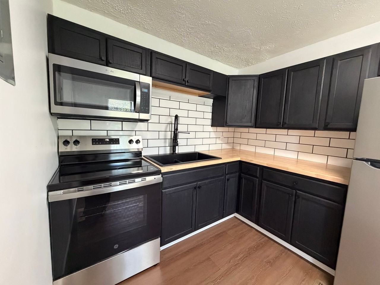 118 Eastwood Ave - Photo 2 of 12