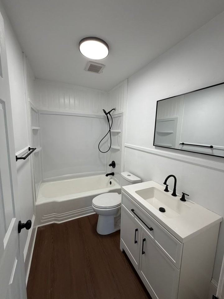 118 Eastwood Ave - Photo 4 of 12