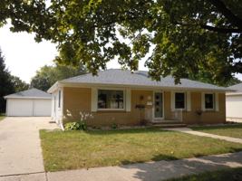 featured image of 949 E Lindbergh St