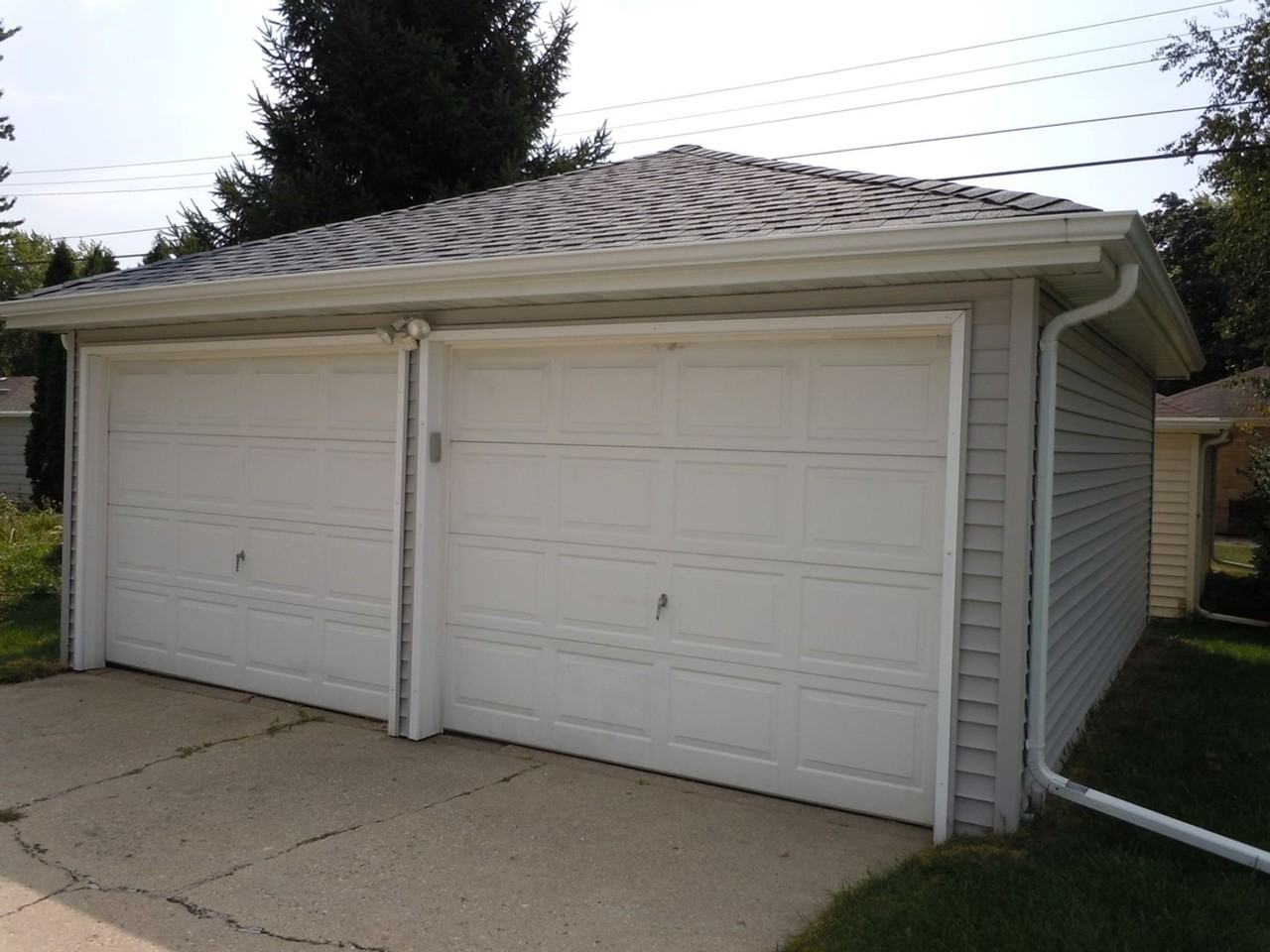 949 E Lindbergh St - Photo 3 of 20
