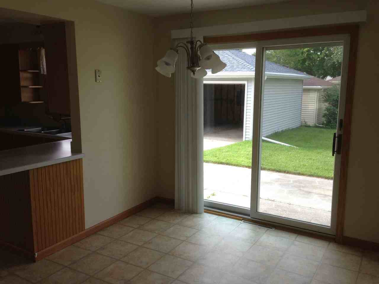 949 E Lindbergh St - Photo 7 of 20