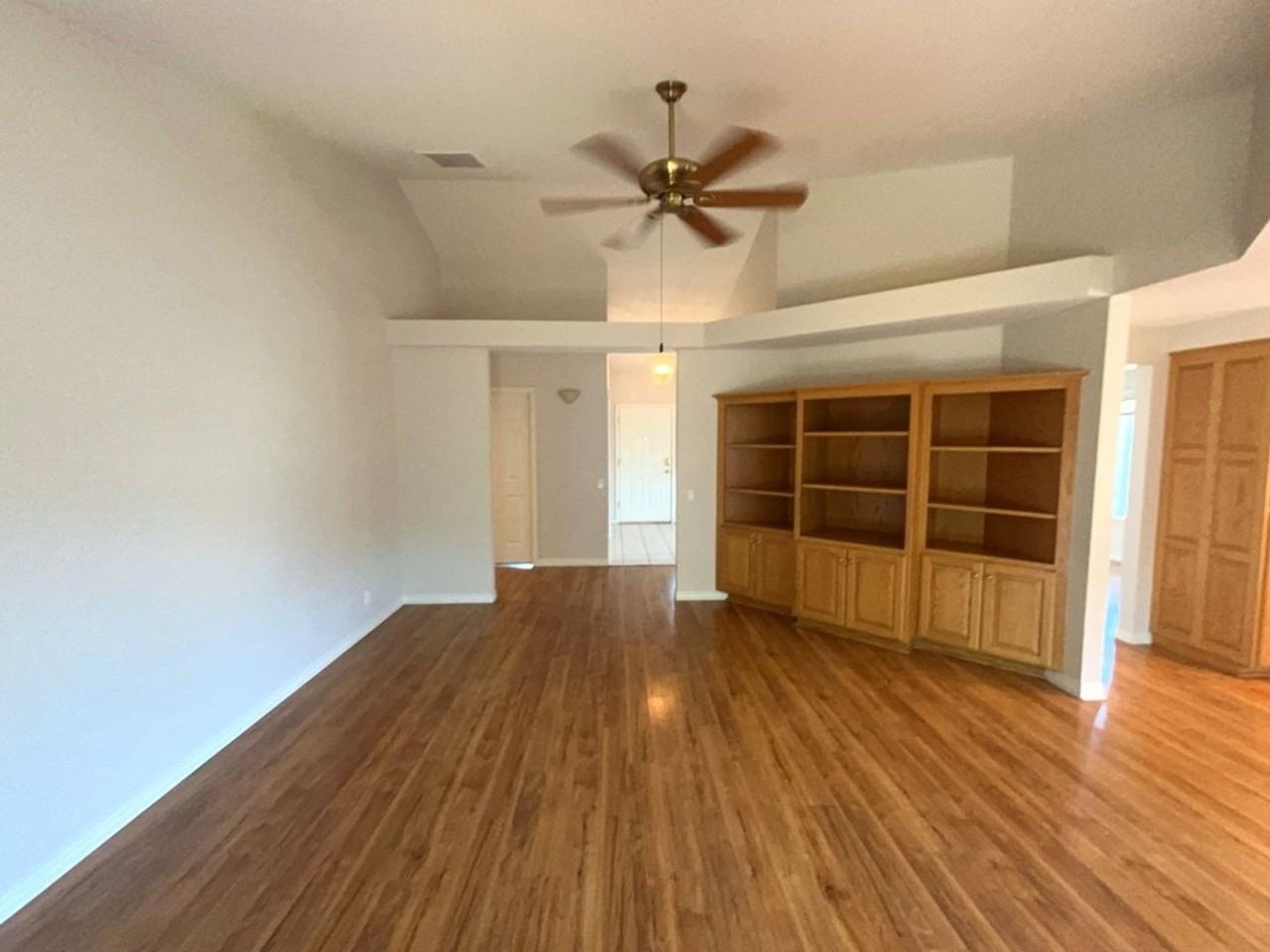 7168 Lawnridge St Ne - Photo 5 of 21