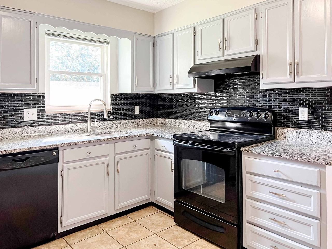 12204 W Kings Gate Rd - Photo 4 of 23