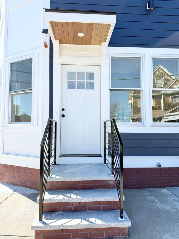 The Landing at 2 Beach Rd - Photo 2 of 3