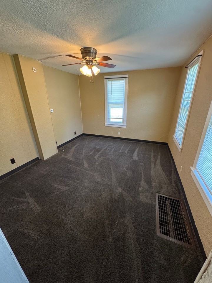 1901 3rd Ave S - Photo 4 of 10