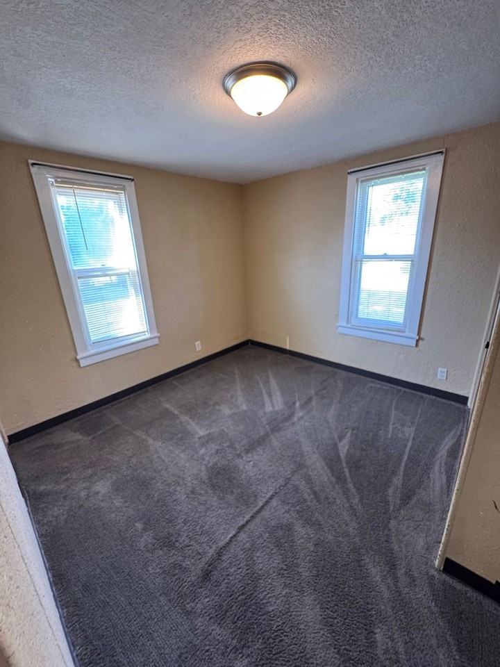 1901 3rd Ave S - Photo 6 of 10