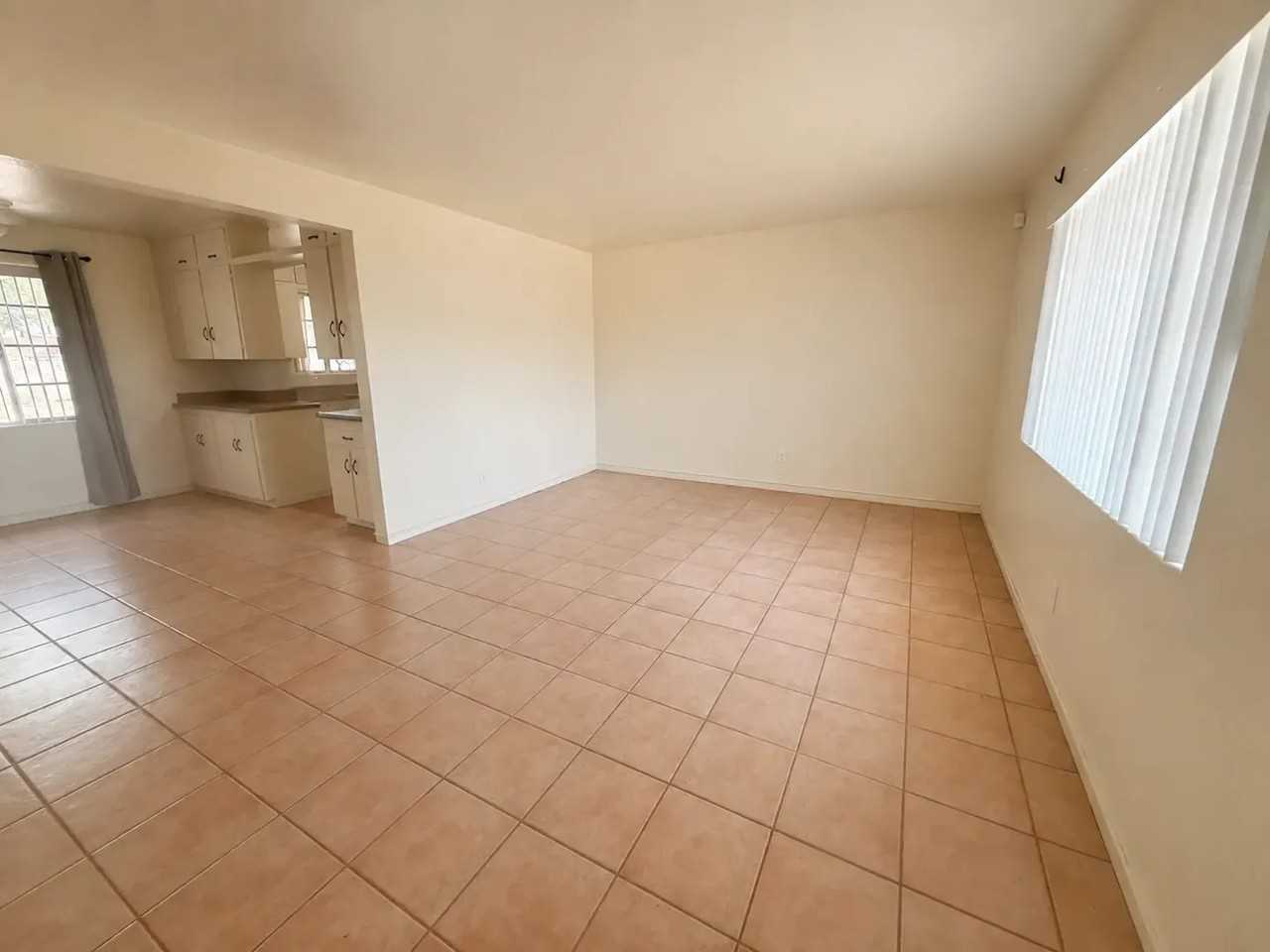 2234 E Water St - Photo 4 of 14