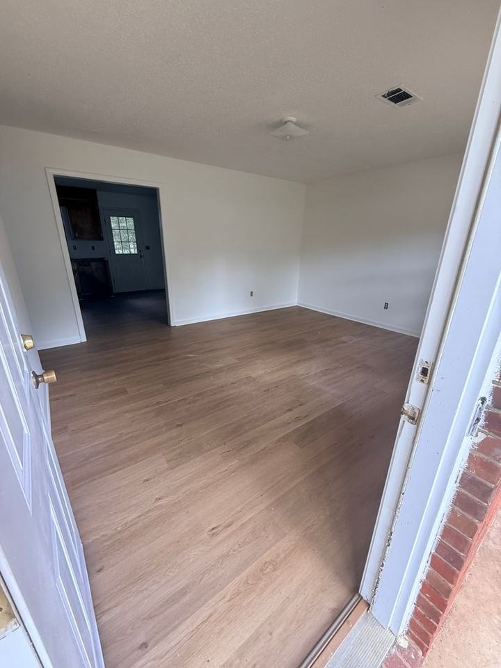 251 Sunset Dr - Photo 3 of 10