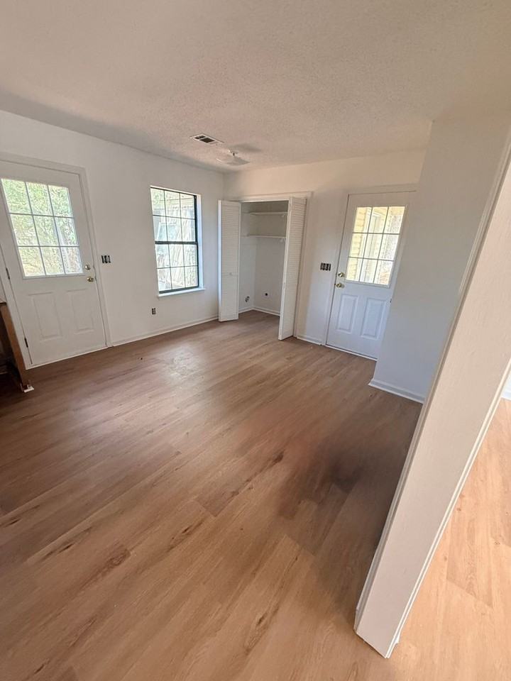 251 Sunset Dr - Photo 4 of 10