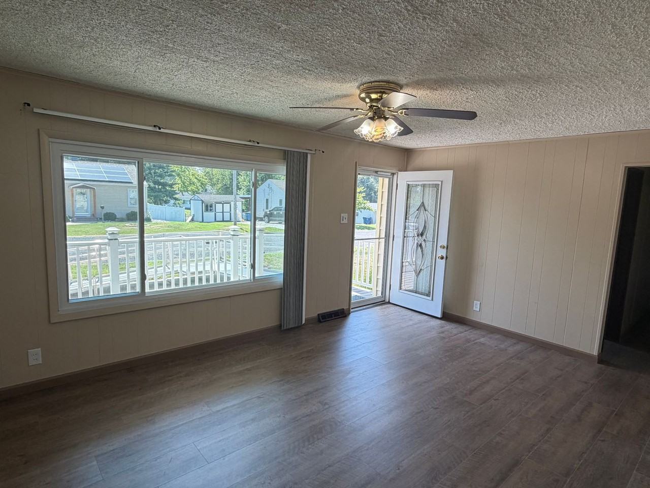 203 Greenfield Dr - Photo 3 of 14
