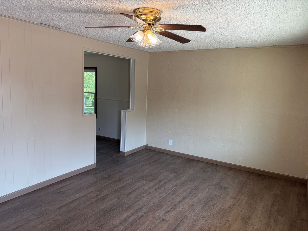 203 Greenfield Dr - Photo 4 of 14