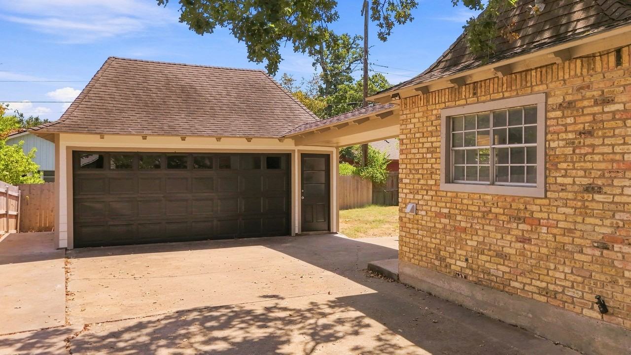 2508 Memorial Dr - Photo 3 of 39