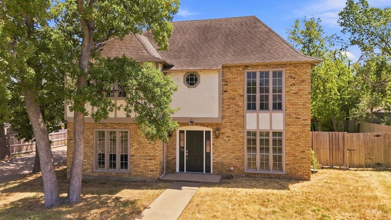 2508 Memorial Dr - Photo 4 of 39